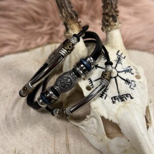 Læderarmbånd med Rustikke Perler og Vikingekompas