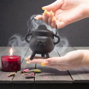 Støbejerns heksegryde med Triple Moon symbol