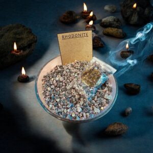 Rhodonit chips til spell work – 6,5 x 4 cm