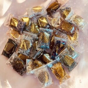 Sæt med 10 poser forskellige krystalchips til spell work – 6,5 x 4 cm pr. pose