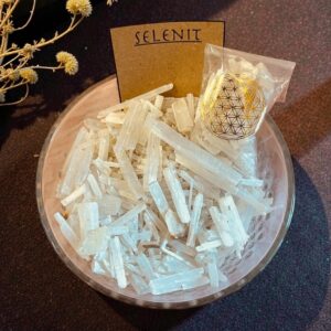 Selenit chips til spell work – 6,5 x 4 cm
