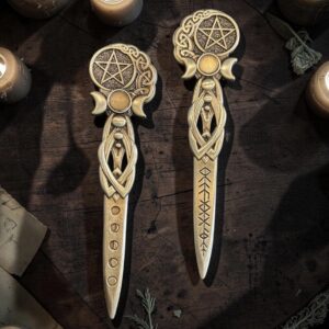 3 Moon Dagger